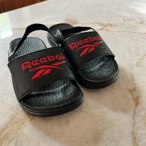 Little boys Reebok sandals with back size 9